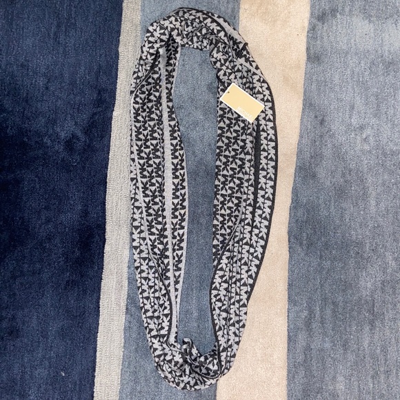 Michael Kors Infinity Scarf - Picture 2 of 2